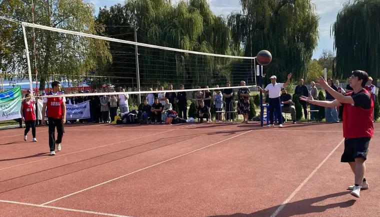 На стадионе «Юность» проходят районные соревнования по пляжному волейболу