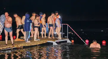 Традиционные крещенские омовения на берегу реки Кубани в Кропоткине в ночь с 18 на 19 января собрали более трёх тысяч православных