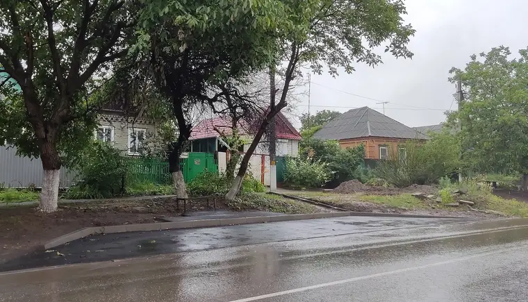 Благодаря депутатам районного и городского Советов на улице Пушкина благоустроена площадка автобусной остановки «Кавказская гора»