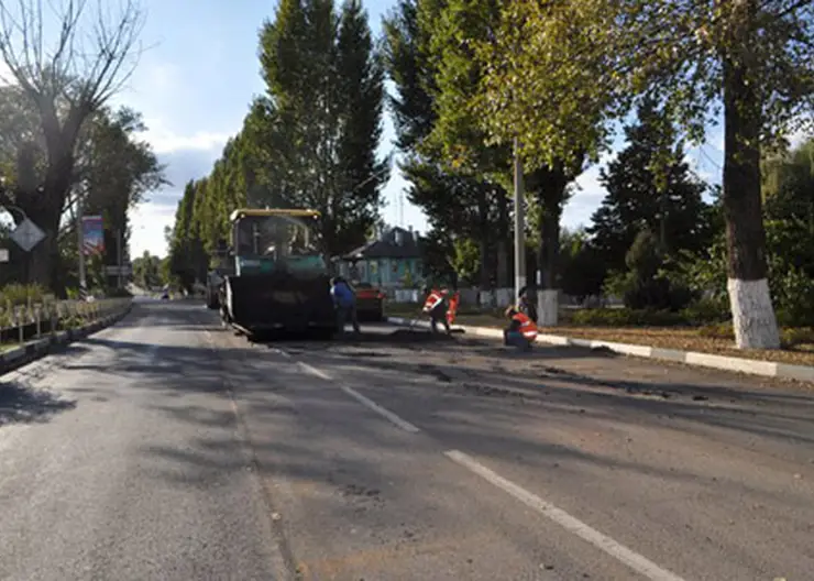 Масштабный ремонт проезжей части центральной улицы города Кропоткина стартовал 9 октября