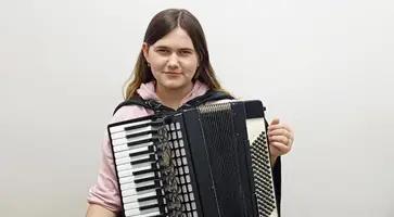 Софья Гарагуля седьмой год оттачивает навыки игры на аккордеоне в музыкальной школе №1 им.Свиридова