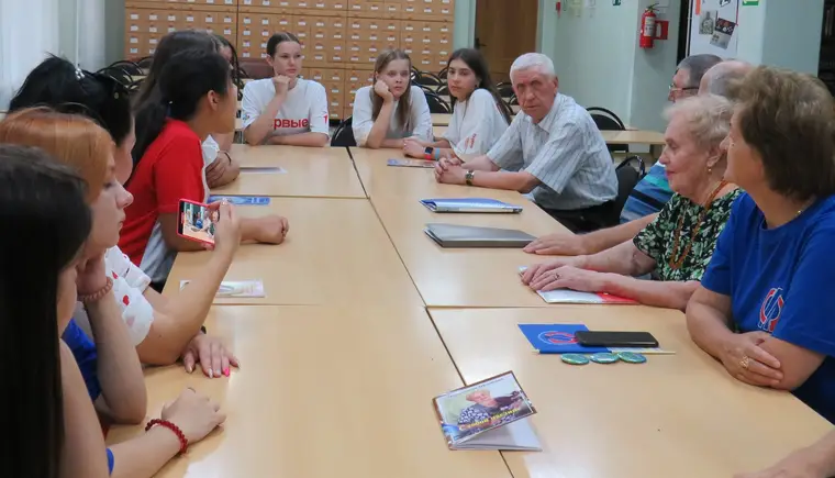 Представитель Общественного совета встретился с активистами «Движения первых» и «Кубанского союза молодежи»