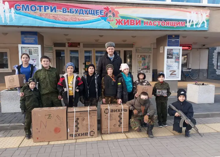 Юные казачата и взрослые казаки собрали гуманитарный груз в зону спецоперации для подразделения выпускника ДВПК «Патриот»