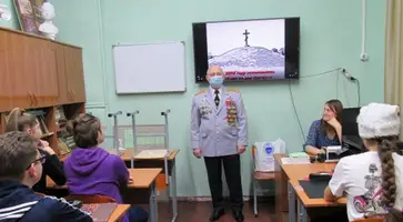 В Кавказском районе ветеран дорожно-патрульной службы провел урок мужества для старшеклассников