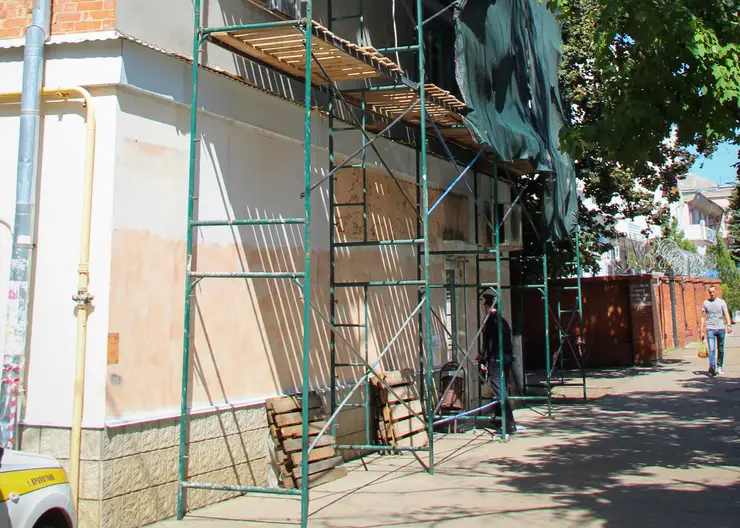 В 30 многоэтажных домах Кавказского района заменят кровлю, отремонтируют фасады и обновят электропроводку