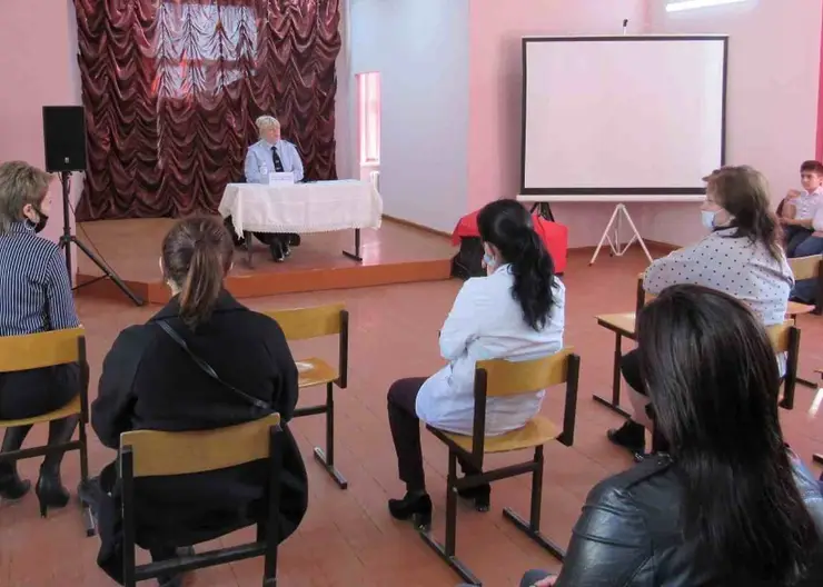 В Кавказском районе правоохранители проводят родительские собрания по вопросам профилактики детского дорожно-транспортного травматизма