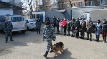 Полицейские и общественники организовали экскурсию для студентов