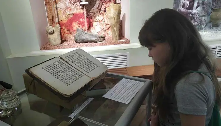 В городском музее открыта выставка православной книги
