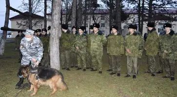 В Кропоткинском казачьем кадетском корпусе имени Г.Н.Трошева кинологи провели практические занятия для кадетов из кружка «Юный следователь»