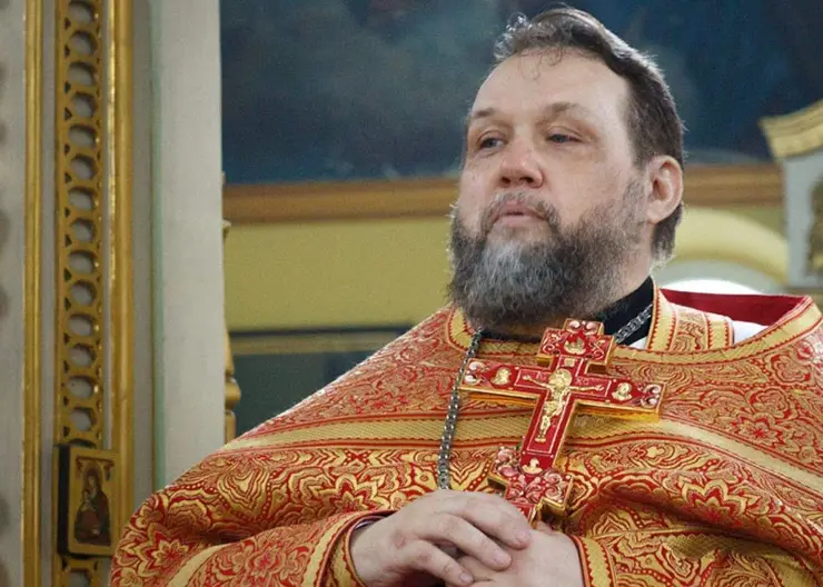 Прихожане Покровского собора поздравили настоятеля игумена Андрея с днем рождения