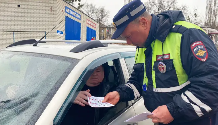 Сотрудники ГИБДД и железной дороги напомнили автомобилистам о правилах переезда