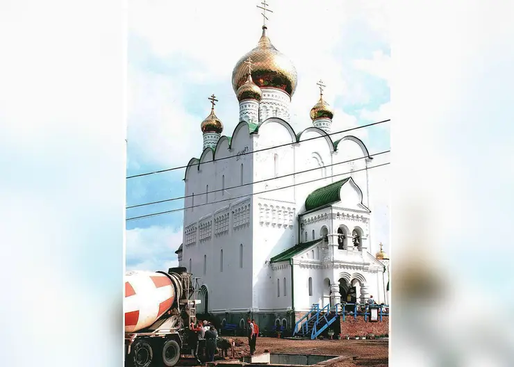 Минуло три десятилетия, как начались богослужения и строительство Кавказского Свято-Никольского храма. Вот он в своем величии