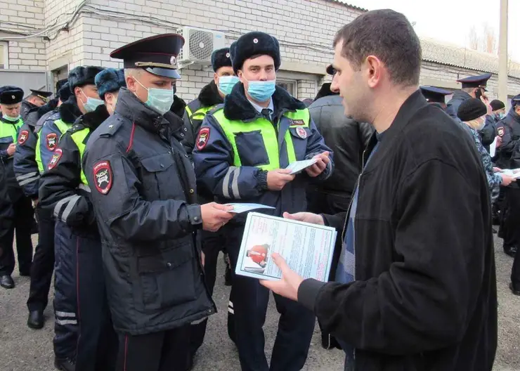 В Кавказском районе полицейские и общественники проводят мероприятия по профилактике имущественных преступлений с использованием IT-технологий