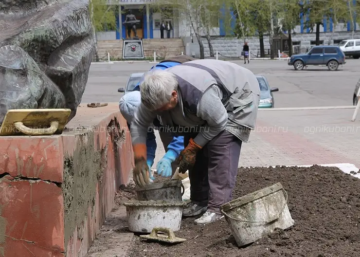 Благодаря государственной программе в хуторе Лосево и поселке Степном капитально отремонтируют памятники