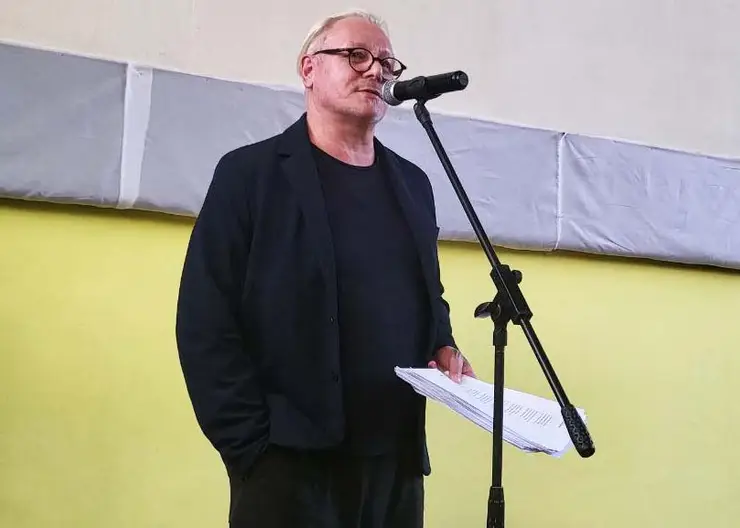 Московский поэт Вячеслав Качин выступил перед кропоткинским зрителем
