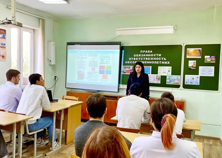 В Кавказском районе полицейские провели уроки правовых знаний для несовершеннолетних