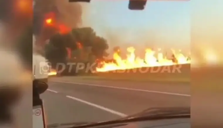 На взорвавшейся газовой заправке в станице Васюринской пострадали три человека, сгорели автомобили