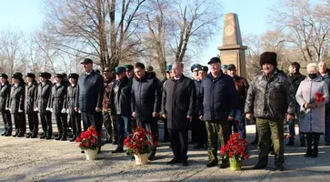 В Кропоткине возложили цветы к мемориалу в честь воинов-интернационалистов Афганской войны