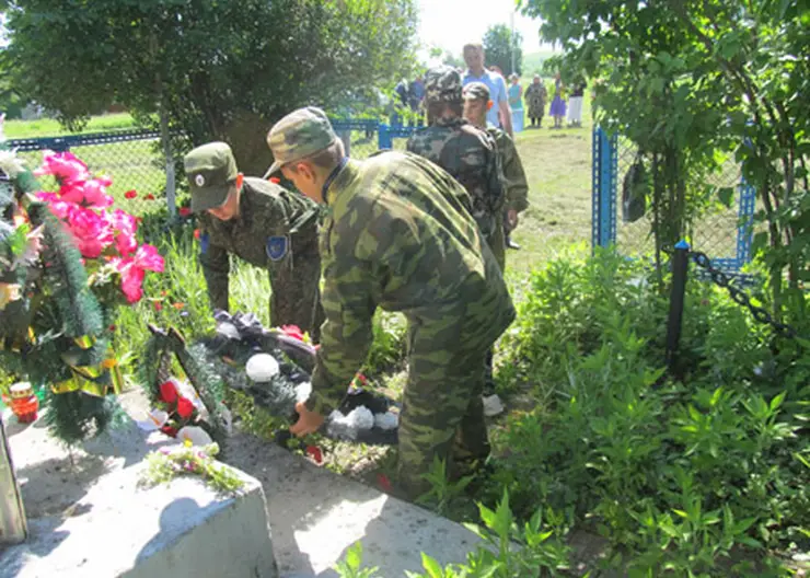 Три залпа в честь героев