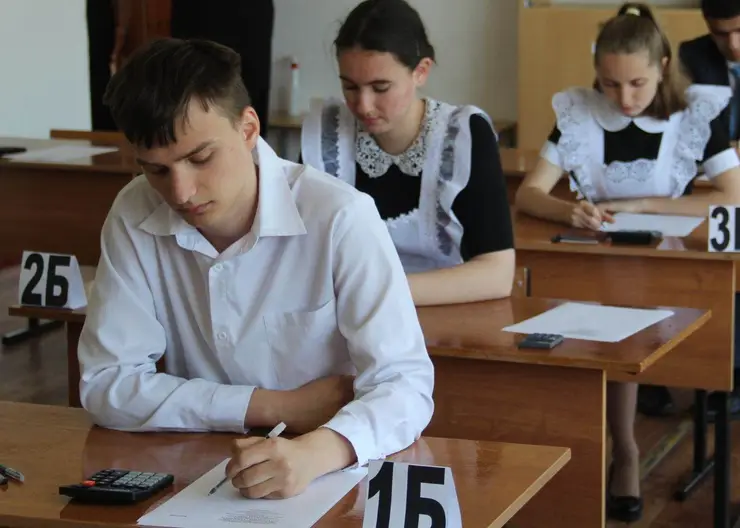 Первый единый государственный экзамен в этом году по химии, литературе и географии по традиции проходит в СОШ №14 станицы Кавказской