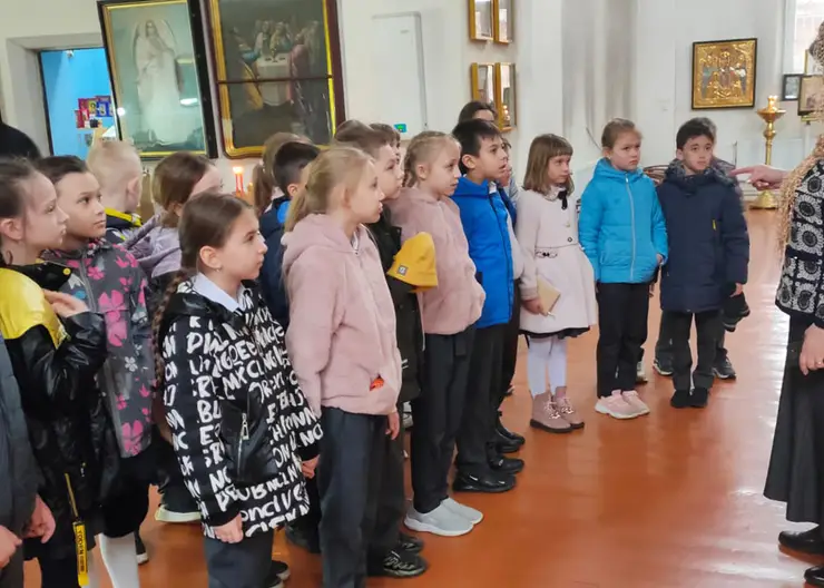 Покровский собор посетили учащиеся школы №16