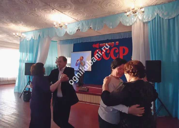 Завсегдатаи клубного объединения «Золотая пора» в станице Темижбекской назвали свою встречу «Назад в СССР»