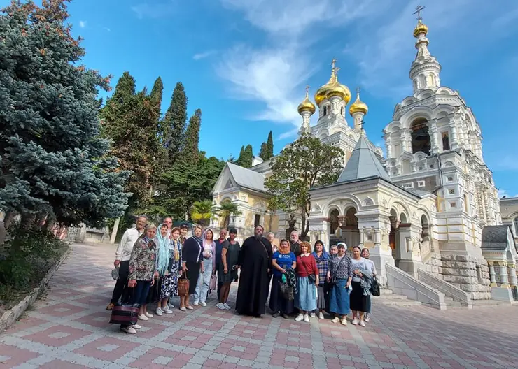 Группа паломников во главе с настоятелем Покровского храма г.Кропоткина игуменом Андреем побывала в Крыму