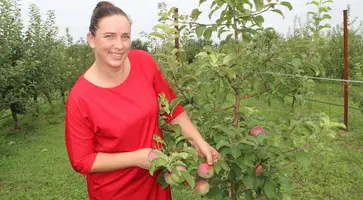 Алексей Голота из станицы Темижбекской подарил жене сад из 250 яблонь