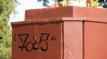 Хулиганы в Кропоткине разрисовали постамент памятника Ленину