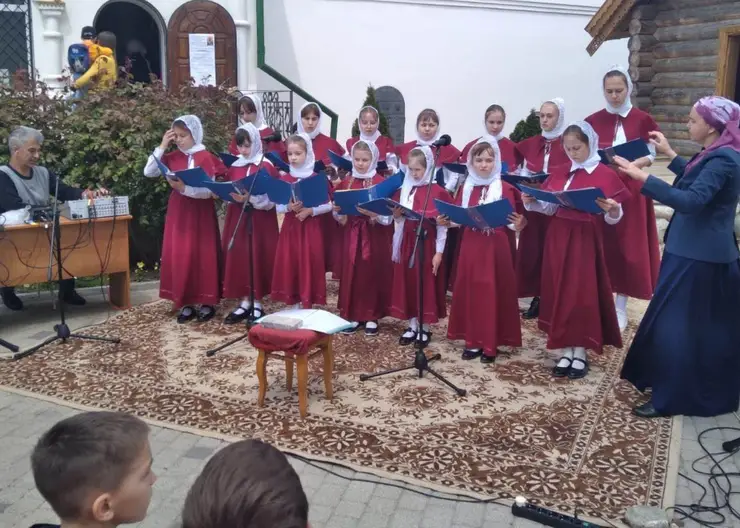 Воспитанники воскресной школы Свято-Никольского храма устроили пасхальный концерт