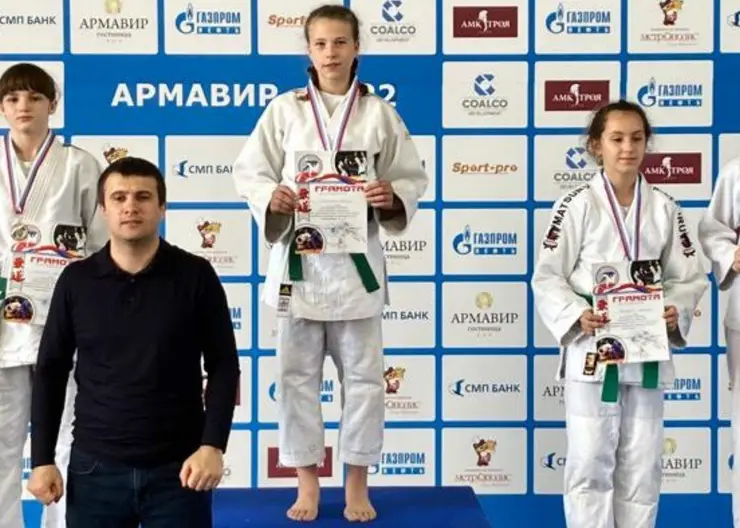 Дзюдоистка из Кропоткина завоевала серебряную медаль на соревнованиях в Армавире