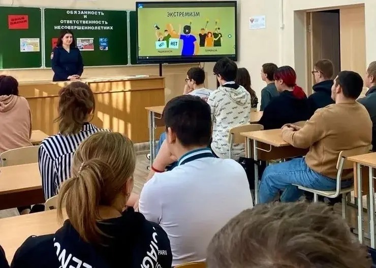В Кавказском районе полицейские провели профилактическую беседу в открытой сменной школе