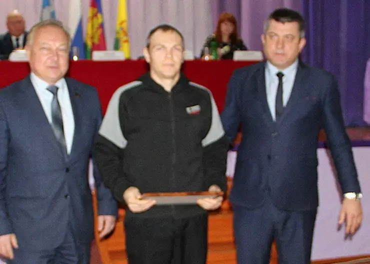 Слесаря коммунального предприятия «Дмитриевское» наградили Благодарностью главы района