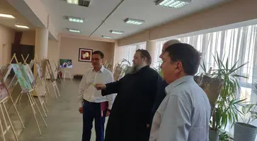 В городском доме культуры, духовенство Кавказского района организовало передвижную фотовыставку