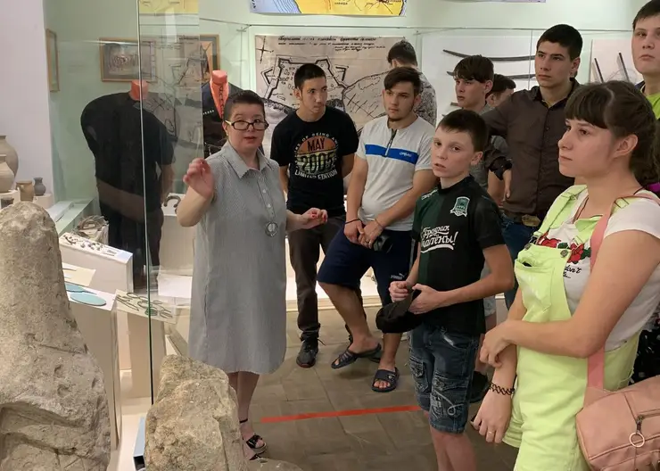 Воспитанники детского дома-интерната познакомились с казачьей историей в кропоткинском музее