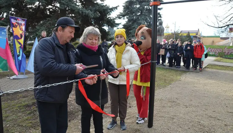 В станице Кавказской построили воркаут-площадку