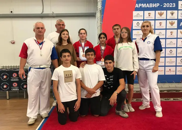 Трое школьников из Кавказского района завоевали бронзовые медали в спортивном самбо в зональном этапе Кубка губернатора