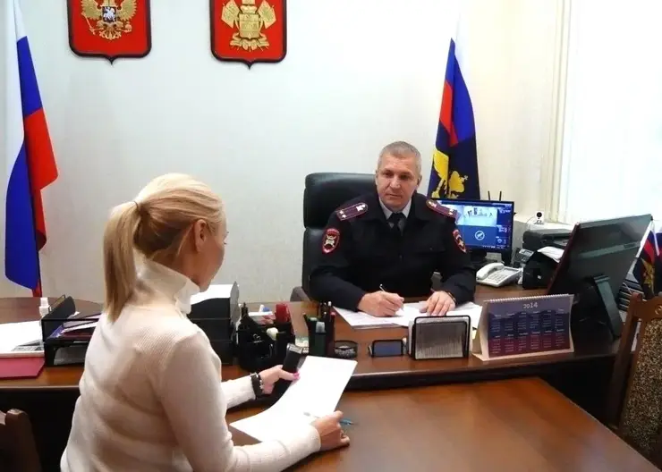 В Кавказском районе полицейские провели брифинг по вопросам использования детских автокресел и детских удерживающих устройств.