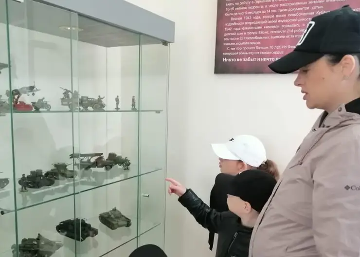 В День Победы в Кропоткинском музее была открыта выставка военной техники