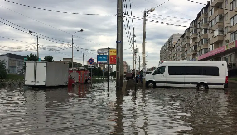 В Краснодаре из-за ливня подтопило несколько улиц