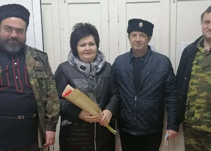Атаман Александр Тупикин 8 марта посетил станичную школу №12