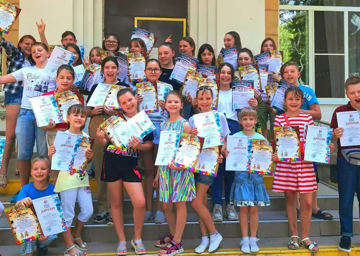 19 мая Центр внешкольной работы Кропоткина отмечает 75-летие