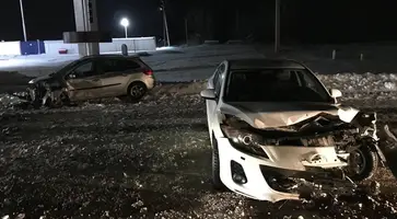 В Кропоткине женщина-водитель на встречной полосе протаранила автомобиль