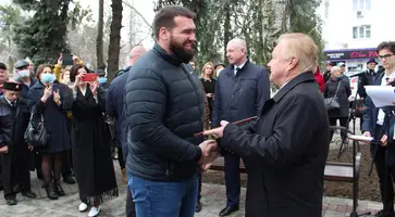 В Кропоткине Почетными грамотами награждены граждане, создавшие памятник Петру Кропоткину