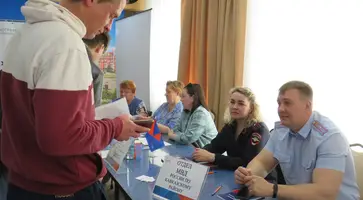 Полицейские Кавказского района приняли участие в ярмарке вакансий