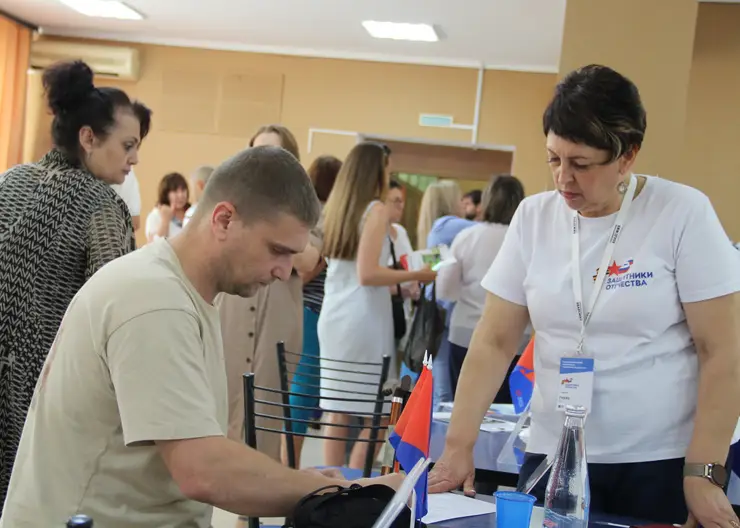 Более шестисот вакансий представили жителям Кавказского района сорок три работодателя муниципалитета