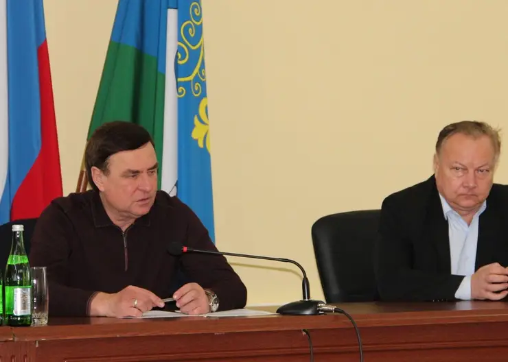 Глава Кавказского района Виталий Очкаласов оценил уровень расчистки дорог в Кропоткине на «четверку»