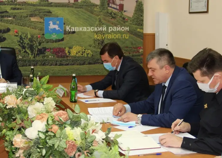 Кропоткин посетил министр гражданской обороны и чрезвычайных ситуаций Краснодарского края