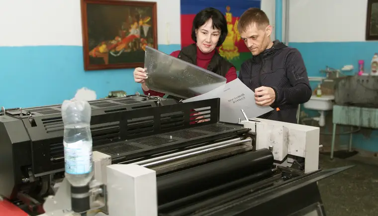 Старейшее предприятие района — Кропоткинская типография сегодня оснащена новым полиграфическим оборудованием и производит продукцию высокого качества