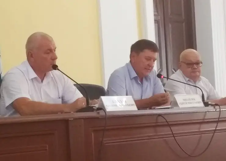 Городской Совет депутатов провел заключительную сессию третьего созыва